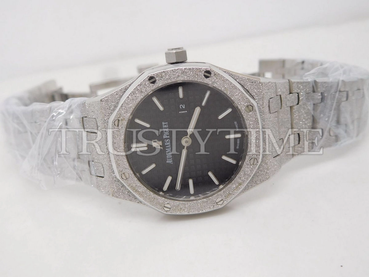 Копия часов Audemars Piguet Royal Oak Frosted 33mm 67653BC.GG.1263BC.02