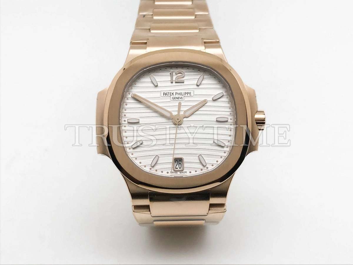 Копия часов Patek Philippe Nautilus Ladies 35mm 7118/1R-001