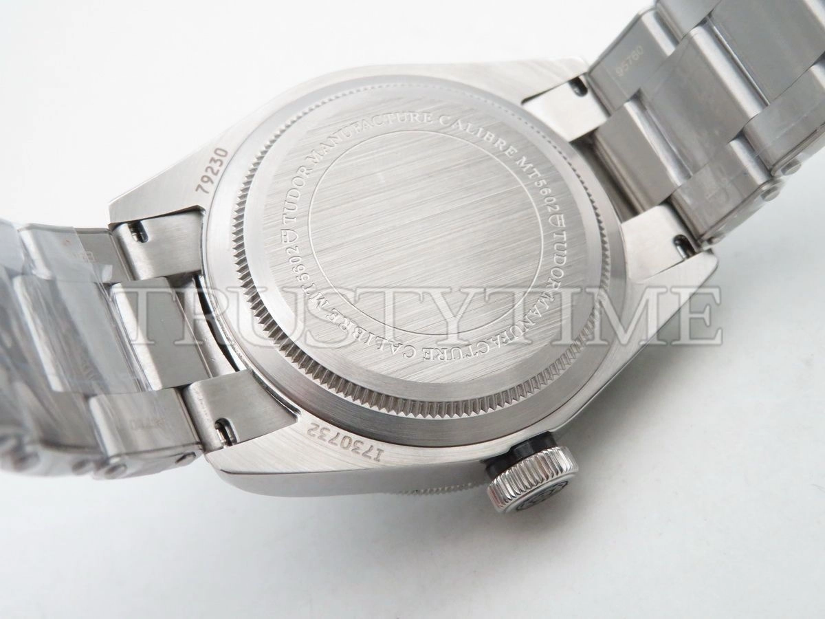 Копия часов Tudor Heritage Black Bay 41mm M79230N-0009
