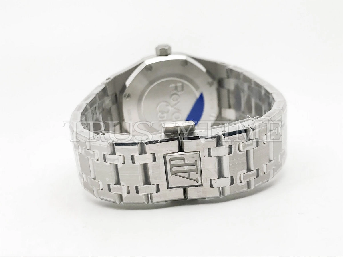 Копия часов Audemars Piguet Royal Oak Ladies 33mm 67651BC.ZZ.1261BC.01