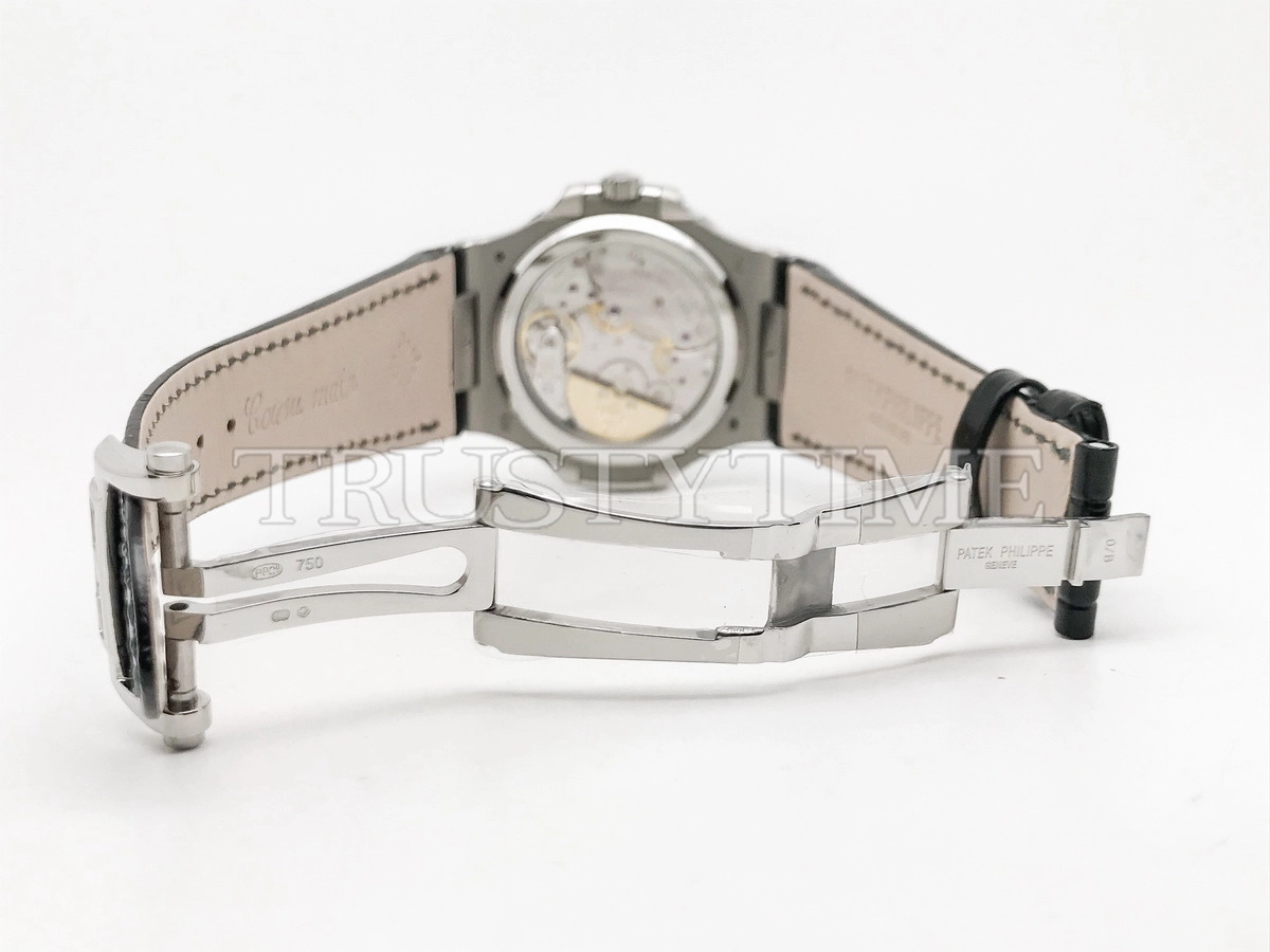 Копия часов Patek Philippe Nautilus Power Reserve Moonphase 40mm 5724G-001
