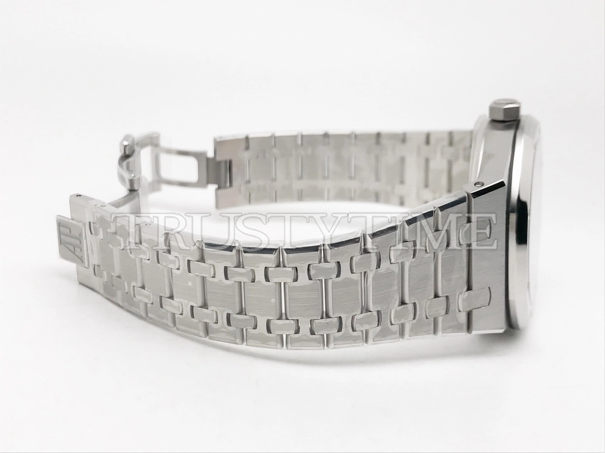 Копия часов Audemars Piguet Royal Oak Selfwinding Special Edition 15510BC.OO.1320BC.02