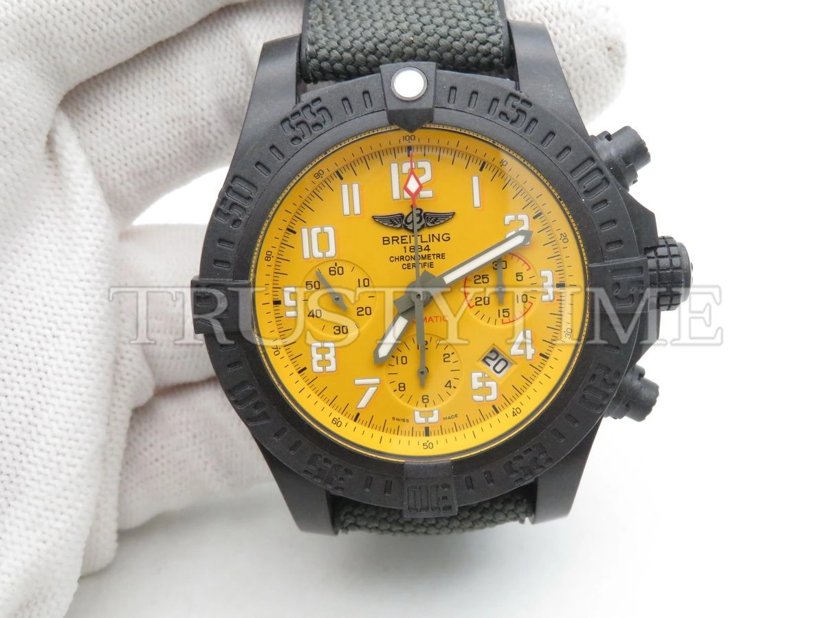 Копия часов Breitling Avenger Hurricane 45 XB0180E41I1W1
