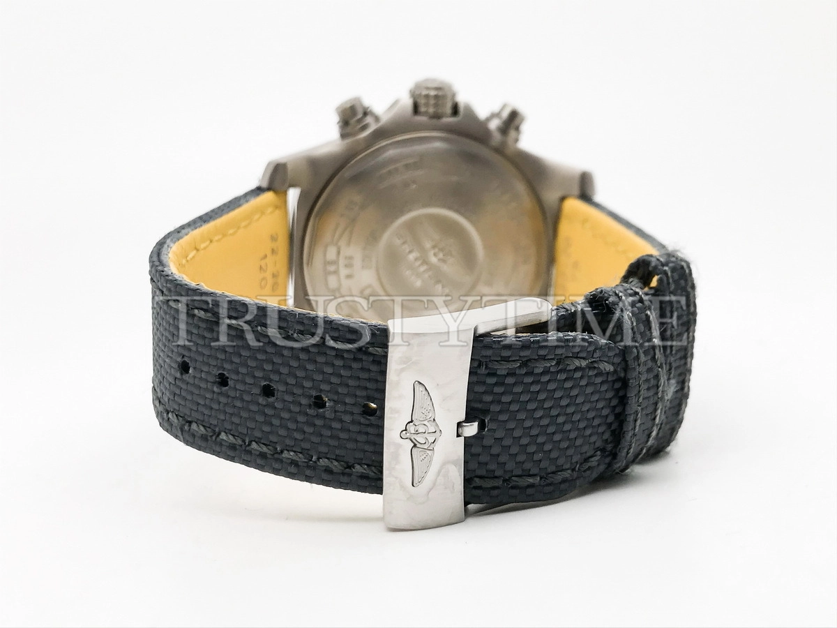 Копия часов Breitling Avenger Bandit Chronograph 45 E13383101M2W1