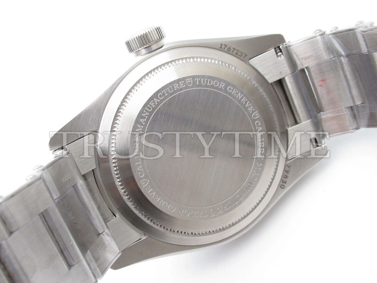 Копия часов Tudor Heritage Black Bay GMT 41mm M79830RB-0001