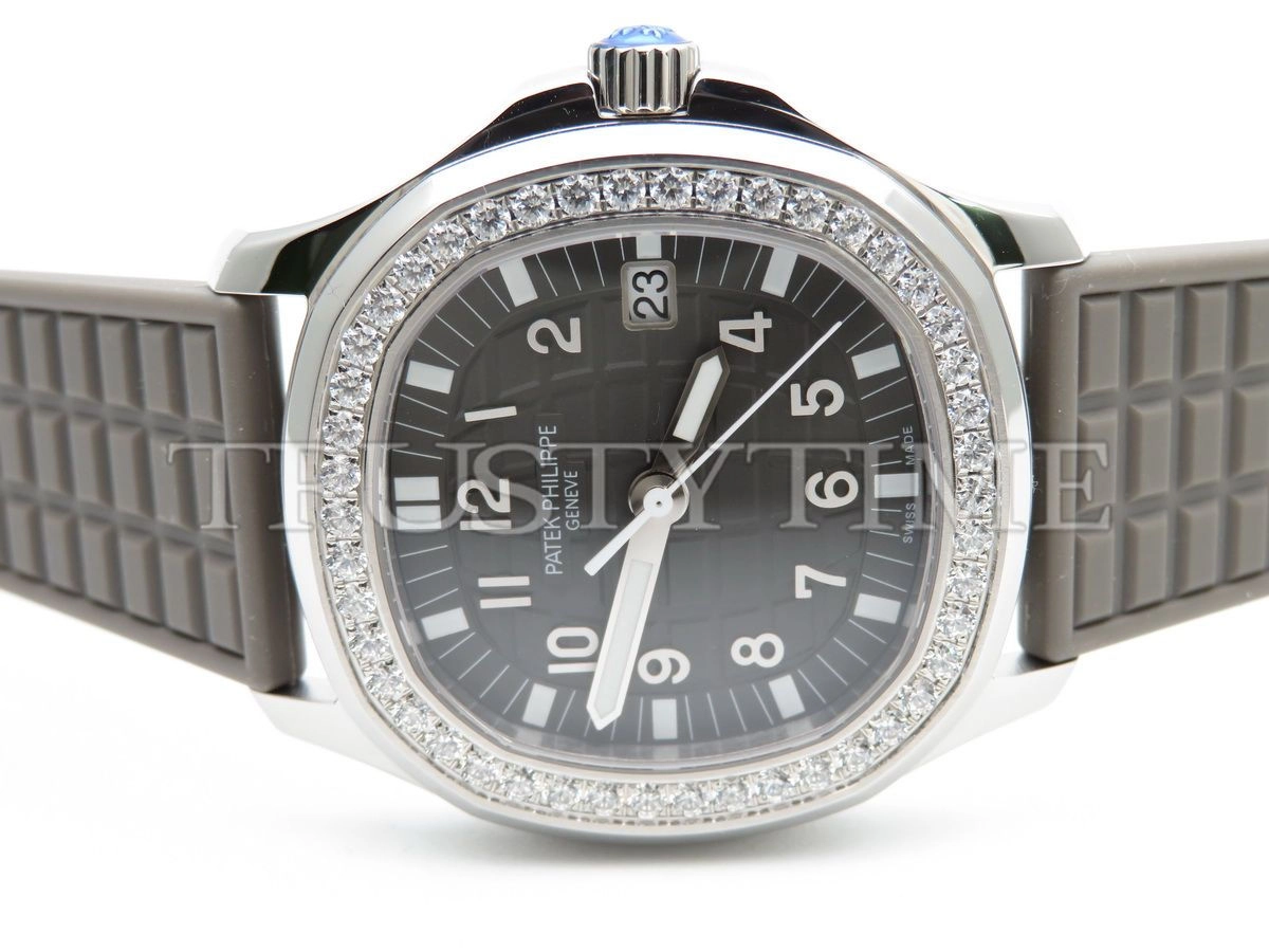 Копия часов Patek Philippe Aquanaut Quartz Ladies 35mm 5067A-018