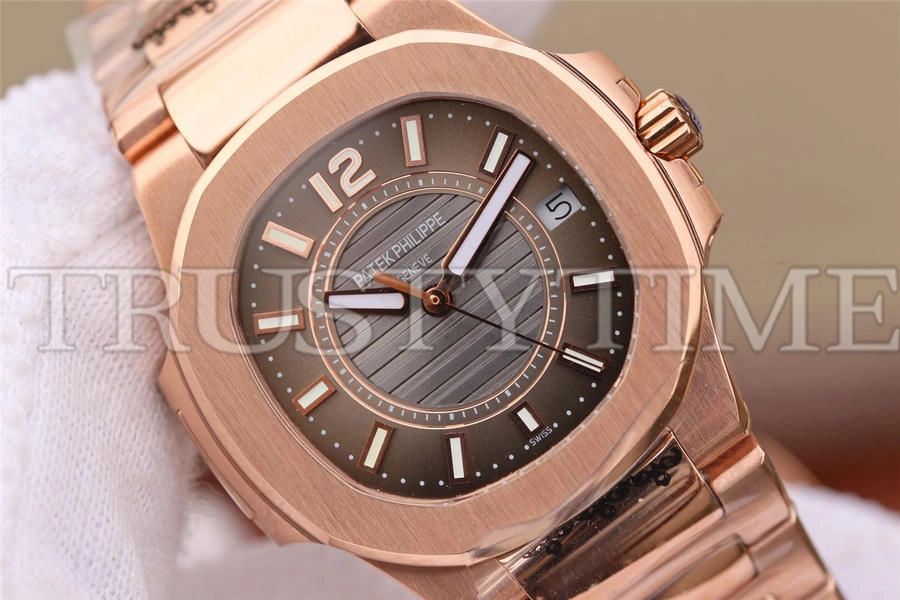 Копия часов Patek Philippe Nautilus Ladies 32mm 7011/1R-010