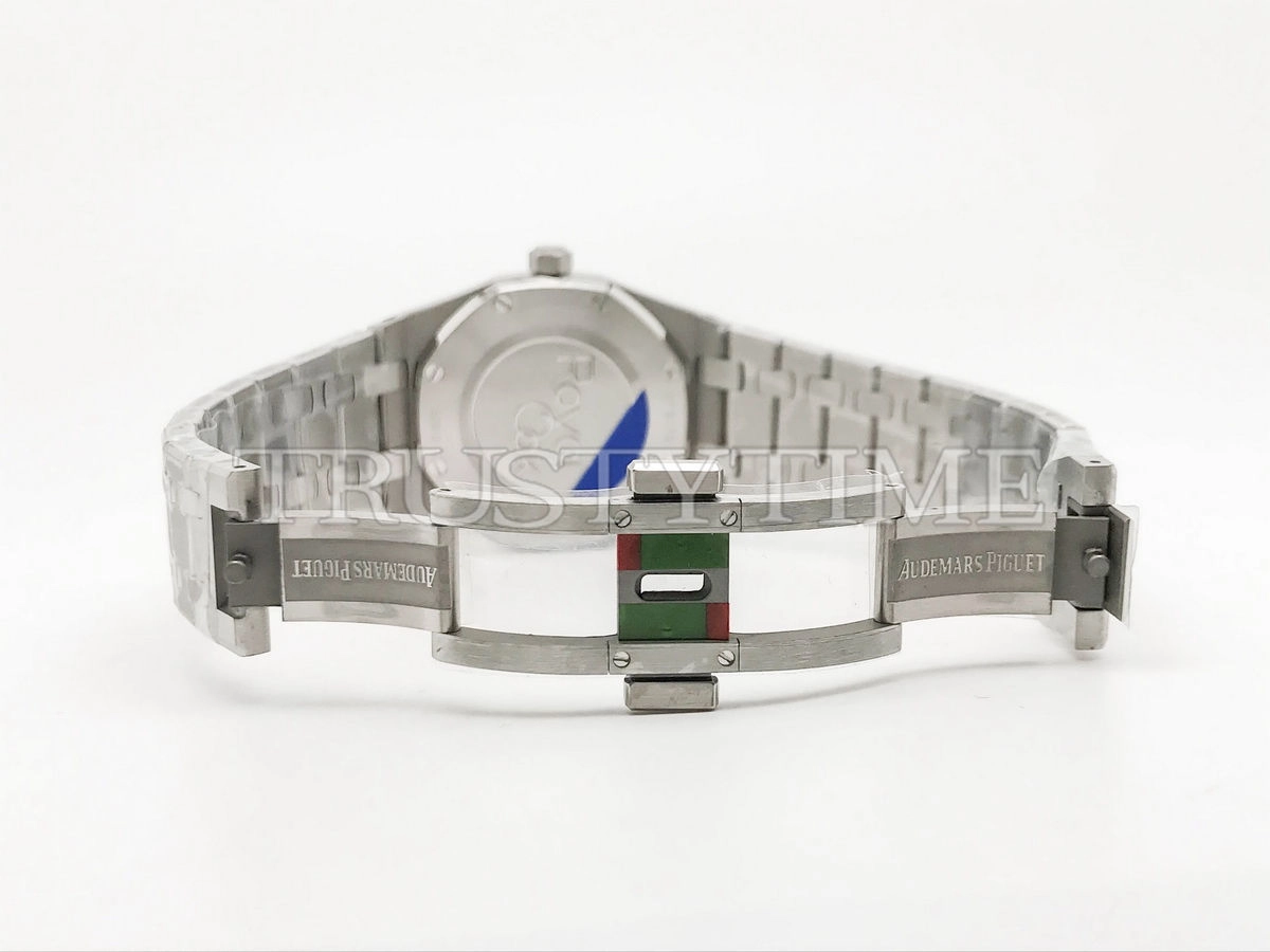Копия часов Audemars Piguet Royal Oak Ladies 33mm 67651BC.ZZ.1261BC.01