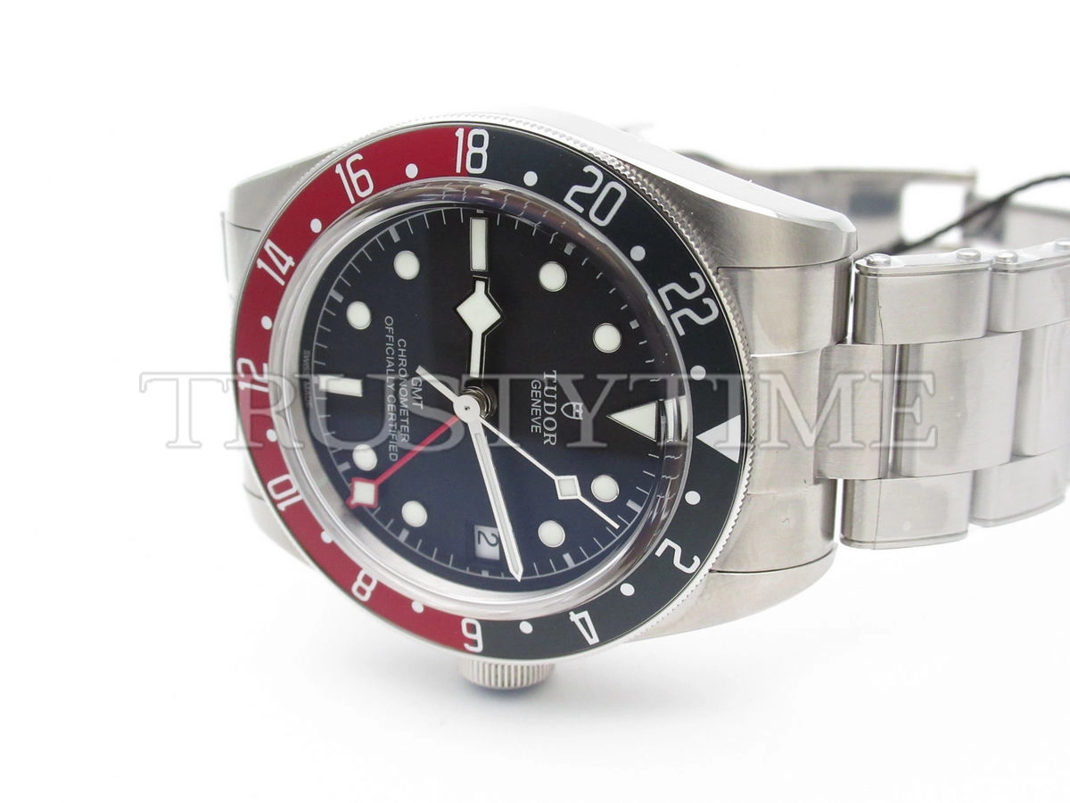 Копия часов Tudor Heritage Black Bay GMT 41mm M79830RB-0001