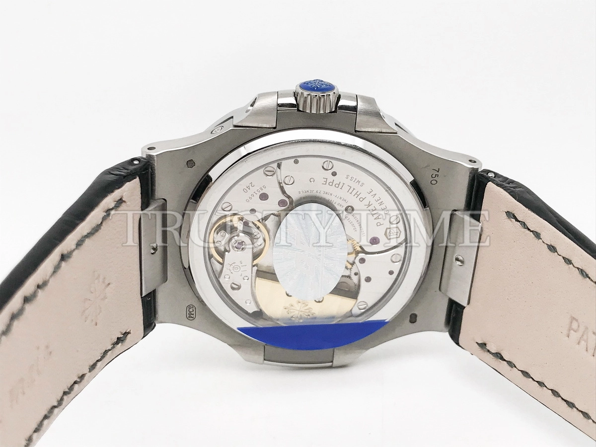 Копия часов Patek Philippe Nautilus Power Reserve Moonphase 40mm 5712G-001