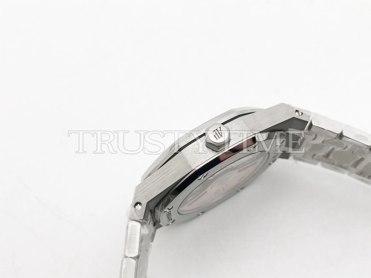 Копия часов Audemars Piguet Royal Oak Selfwinding 34mm 77350ST.OO.1261ST.01