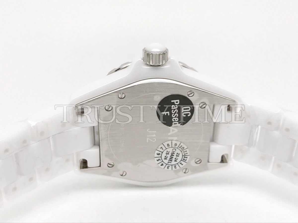 Копия часов Chanel J-12 White Mother-Of-Pearl And Diamond Dial 38 H2423