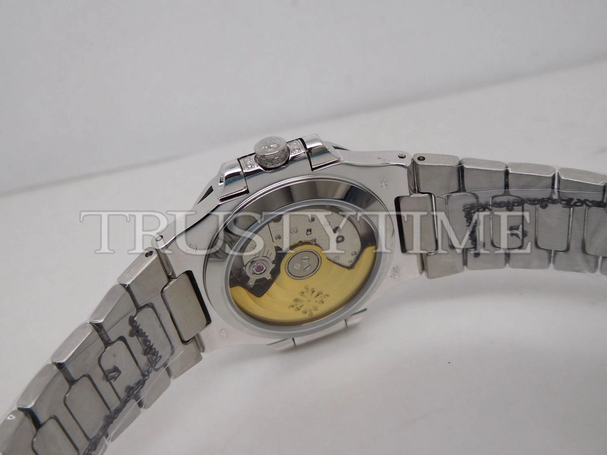 Копия часов Patek Philippe Nautilus Ladies 34mm 7021/1G-001