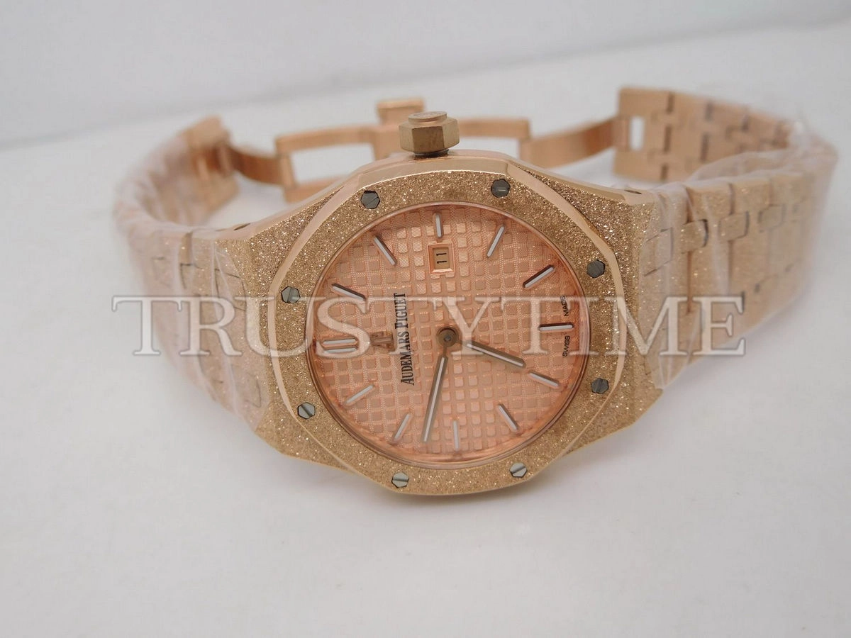 Копия часов Audemars Piguet Royal Oak Frosted 33mm 67653OR.GG.1263OR.02