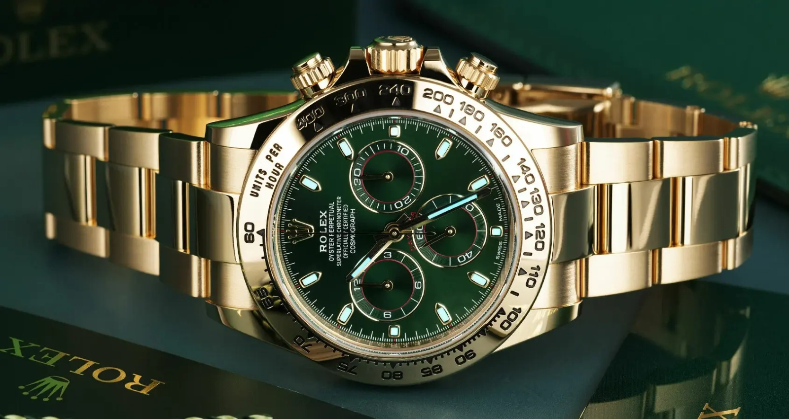 VSF Daytona 116508 V3, жёлтое золото с зелёным циферблатом.