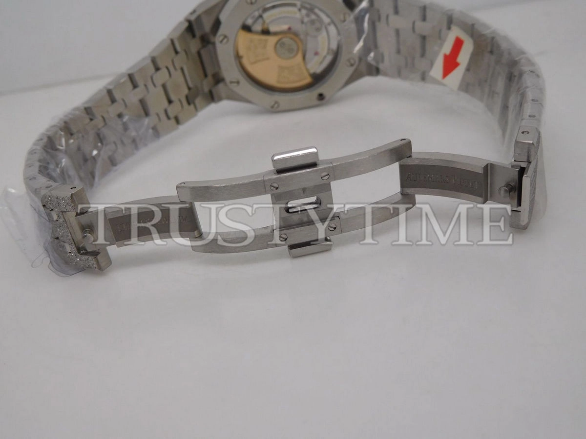 Копия часов Audemars Piguet Royal Oak Frosted 37mm 15454BC.GG.1259BC.01