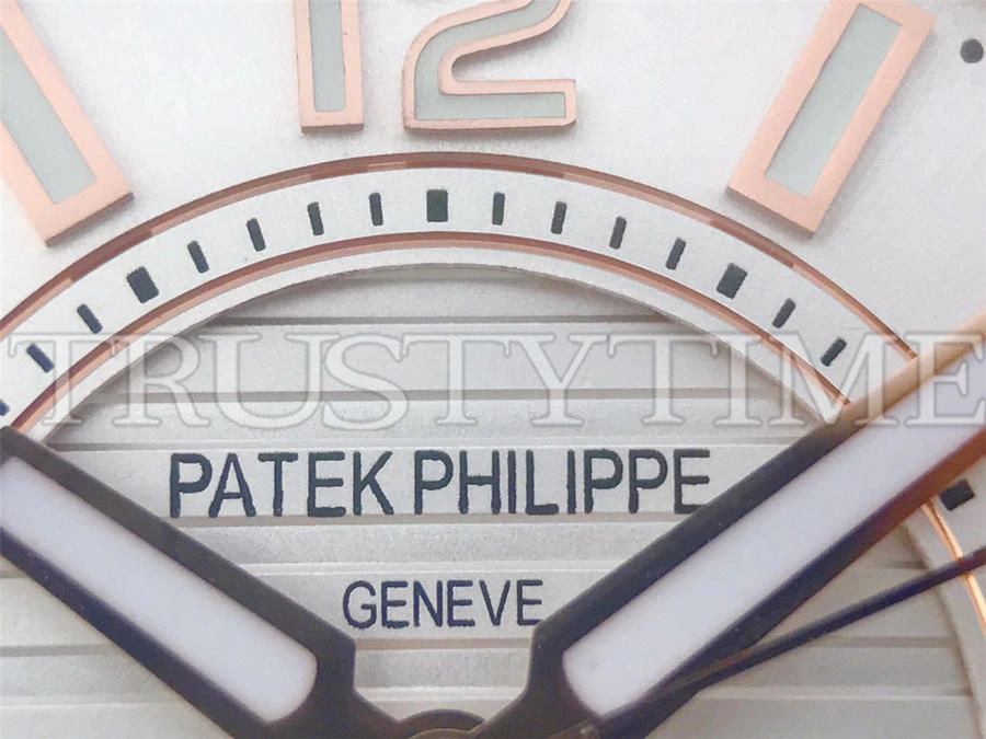 Копия часов Patek Philippe Nautilus Ladies 32mm 7010/1R-001