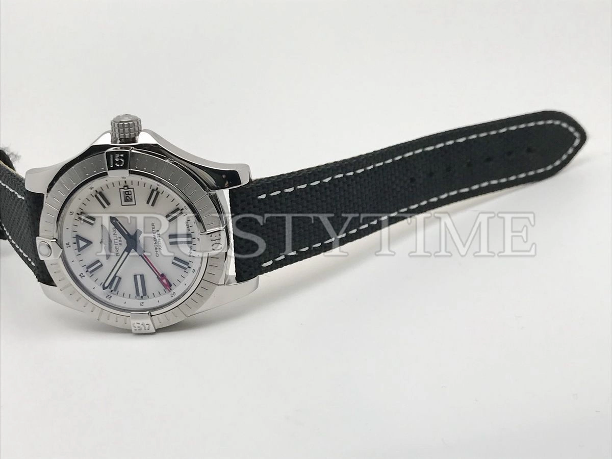 Копия часов Breitling Avenger Automatic GMT 43 A32397101A1X1