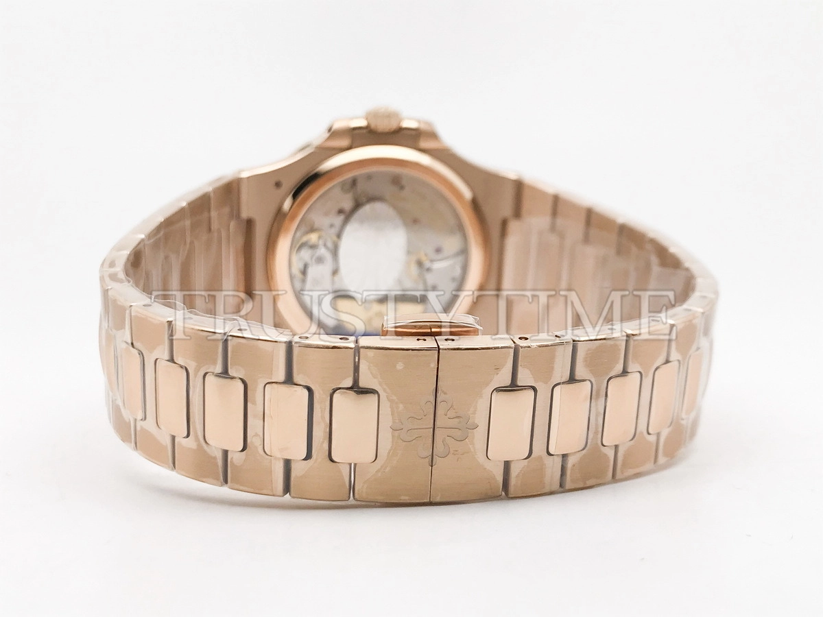 Копия часов Patek Philippe Nautilus Power Reserve Moonphase 40mm 5712/1R-001