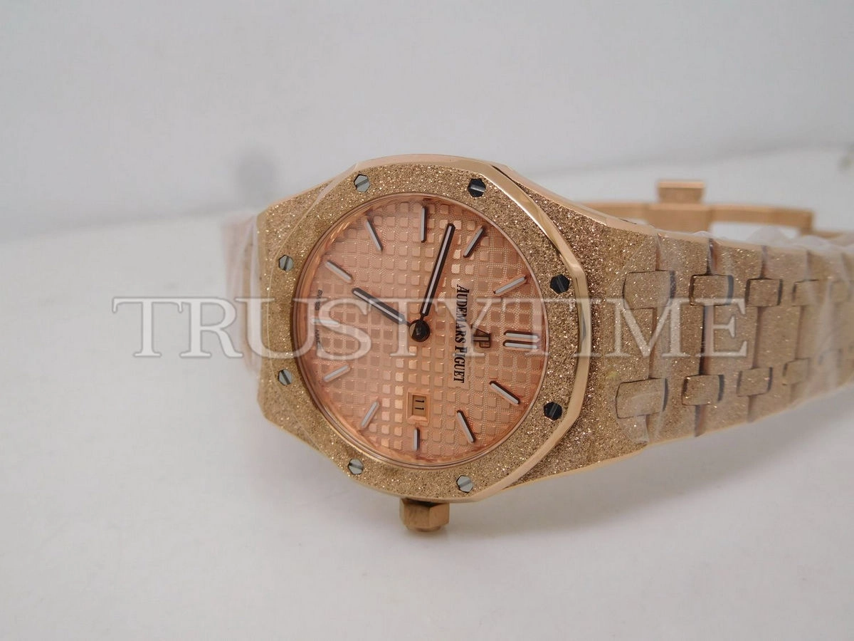 Копия часов Audemars Piguet Royal Oak Frosted 33mm 67653OR.GG.1263OR.02