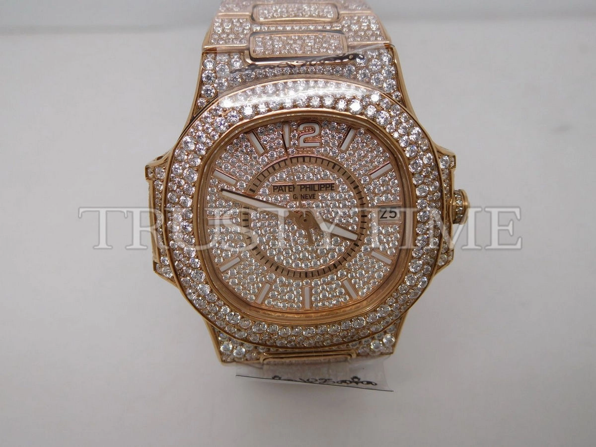 Копия часов Patek Philippe Nautilus Ladies 34mm 7021/1R-001