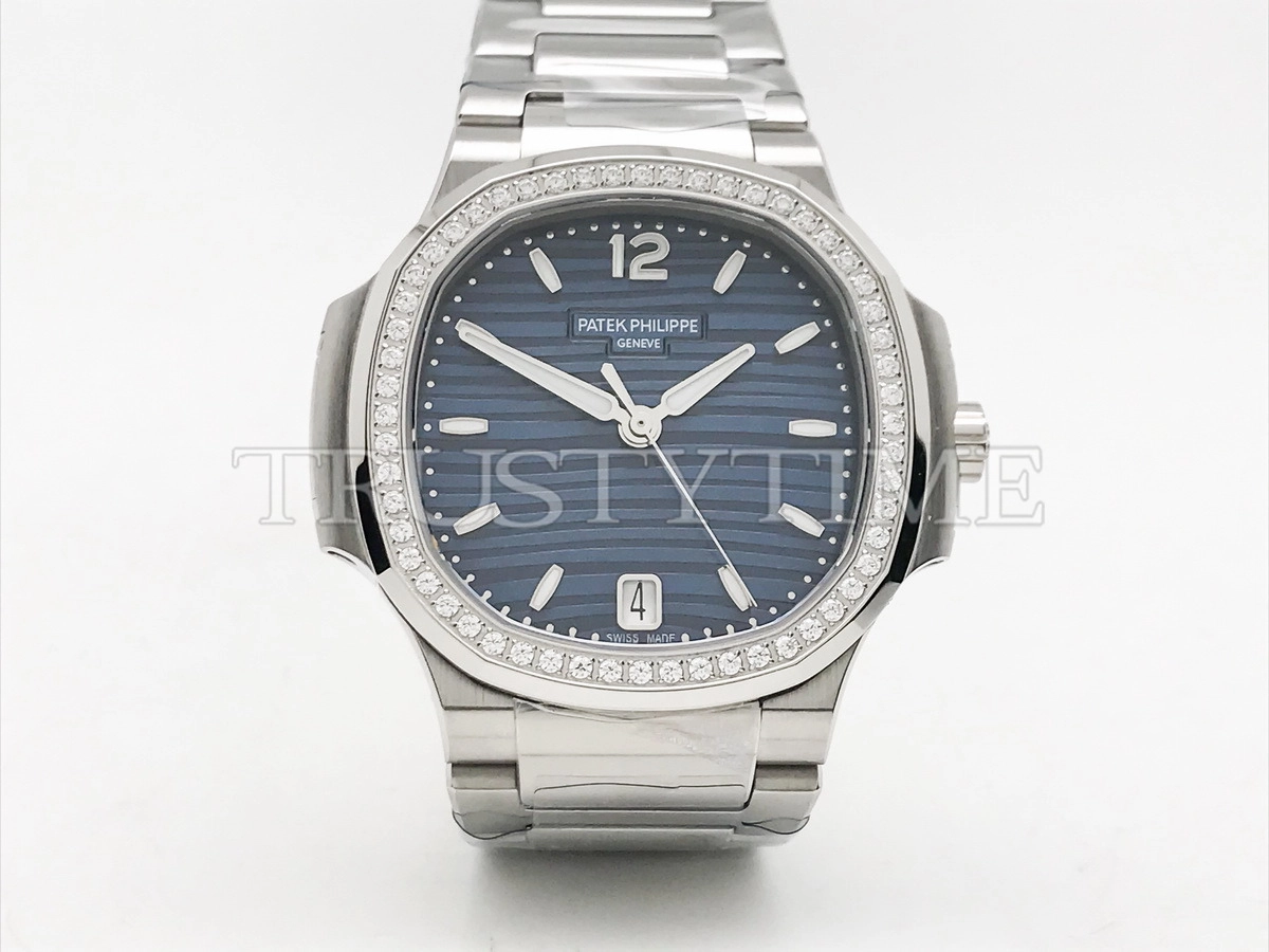 Копия часов Patek Philippe Nautilus Ladies 35mm 7118/1200A-001