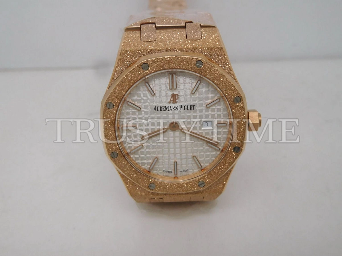 Копия часов Audemars Piguet Royal Oak Frosted 33mm 67653OR.GG.1263OR.01