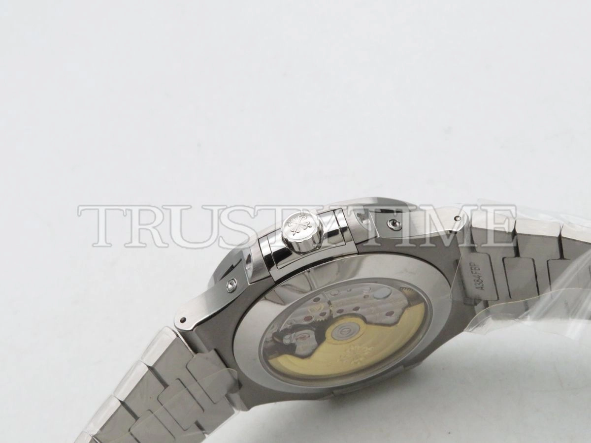 Копия часов Patek Philippe Nautilus Annual Calendar 40,5mm 5726/1A-010