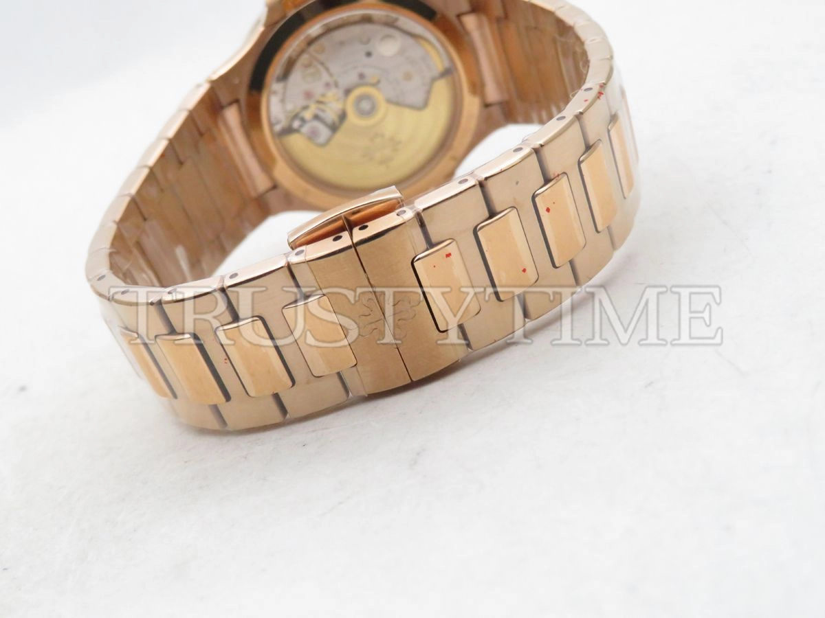 Копия часов Patek Philippe Nautilus Ladies 35mm 7118/1200R-001