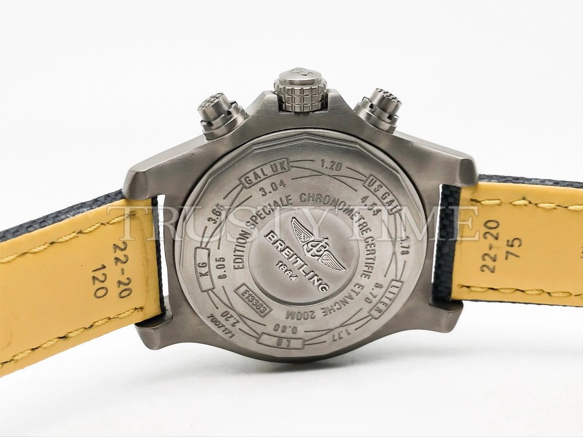 Копия часов Breitling Avenger Bandit Chronograph 45 E13383101M2W1