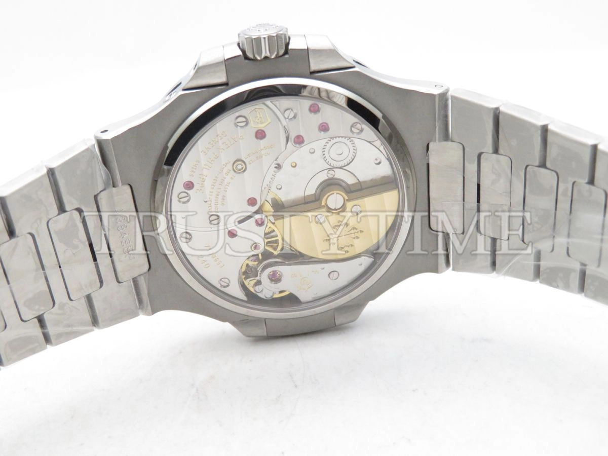 Копия часов Patek Philippe Nautilus Power Reserve Moonphase 40mm 5712/1A-001