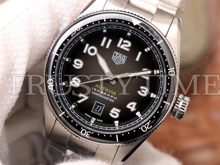 Копия часов Tag Heuer Autavia Isograph Calibre 5 42mm WBE5114.EB0173