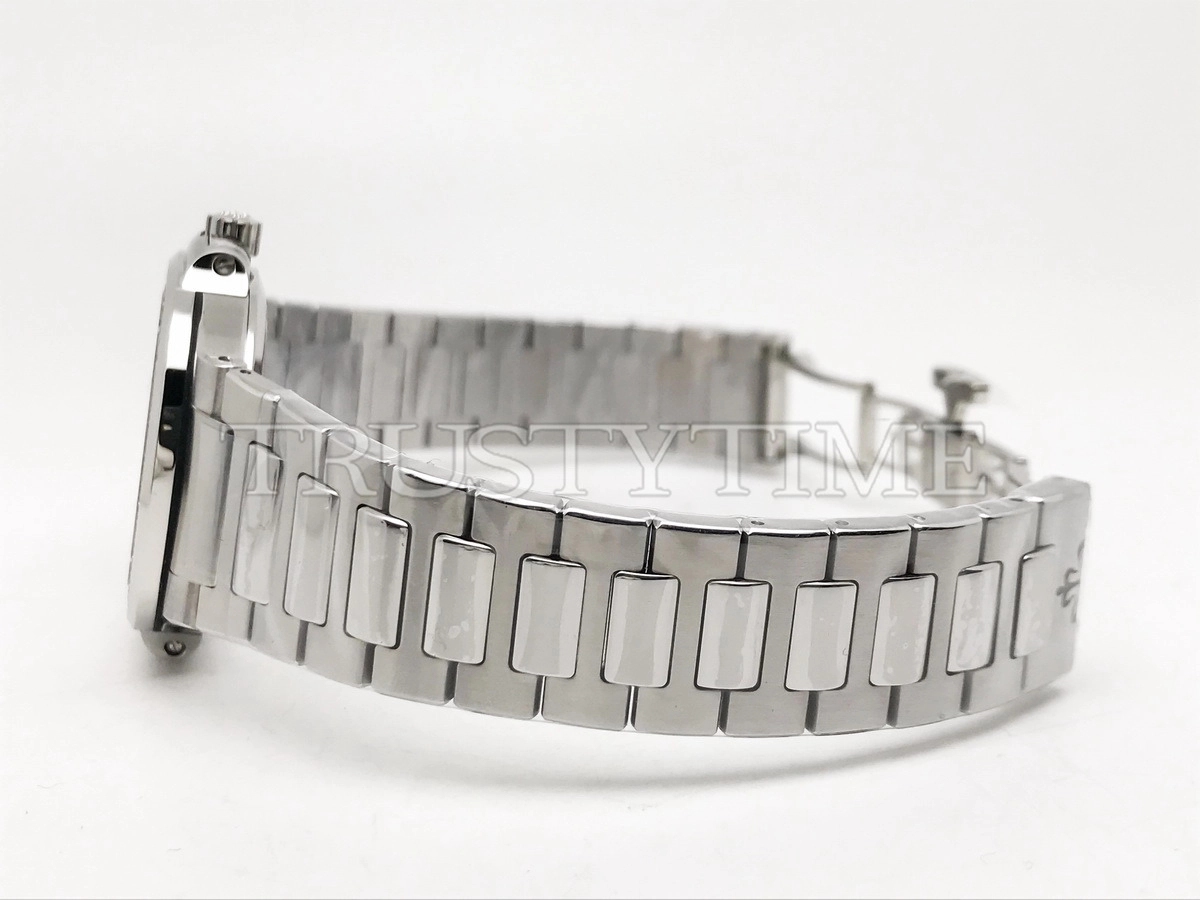 Копия часов Patek Philippe Nautilus Ladies 35mm 7118/1200A-010 Арт.PP-0776