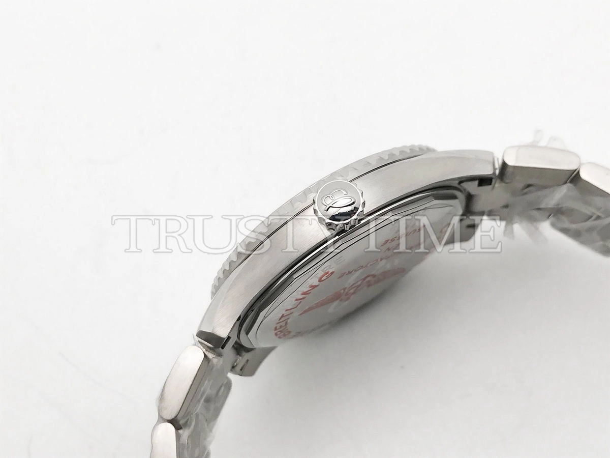 Копия часов Breitling Aviator 8 Automatic 41 A17315101C1A1