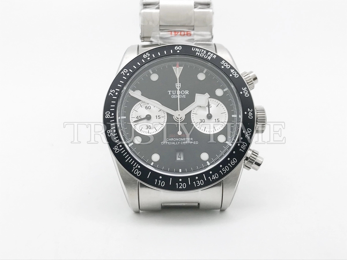 Копия часов Tudor Heritage Black Bay Chronograph 41mm M79360N-0001