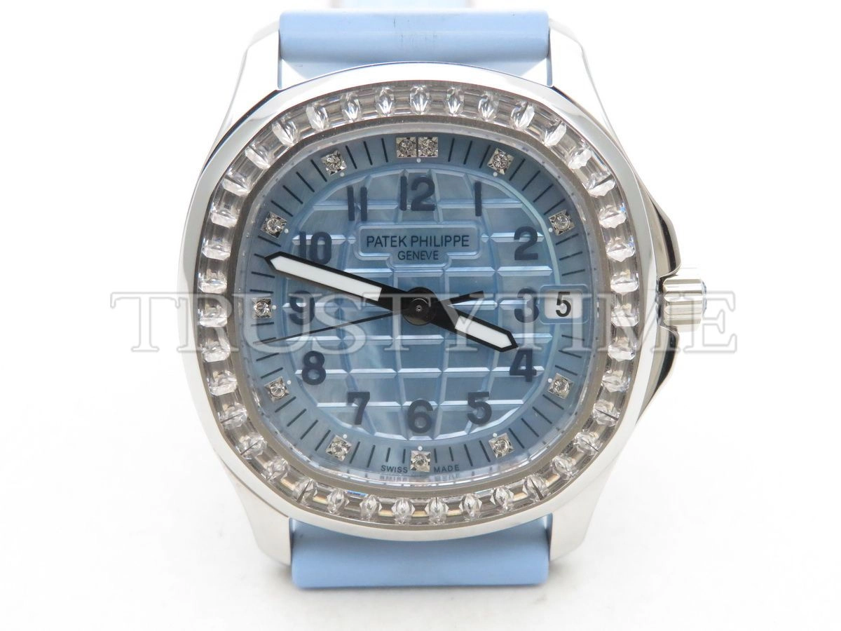 Копия часов Patek Philippe Aquanaut Automatic Ladies 35mm 5072G-001