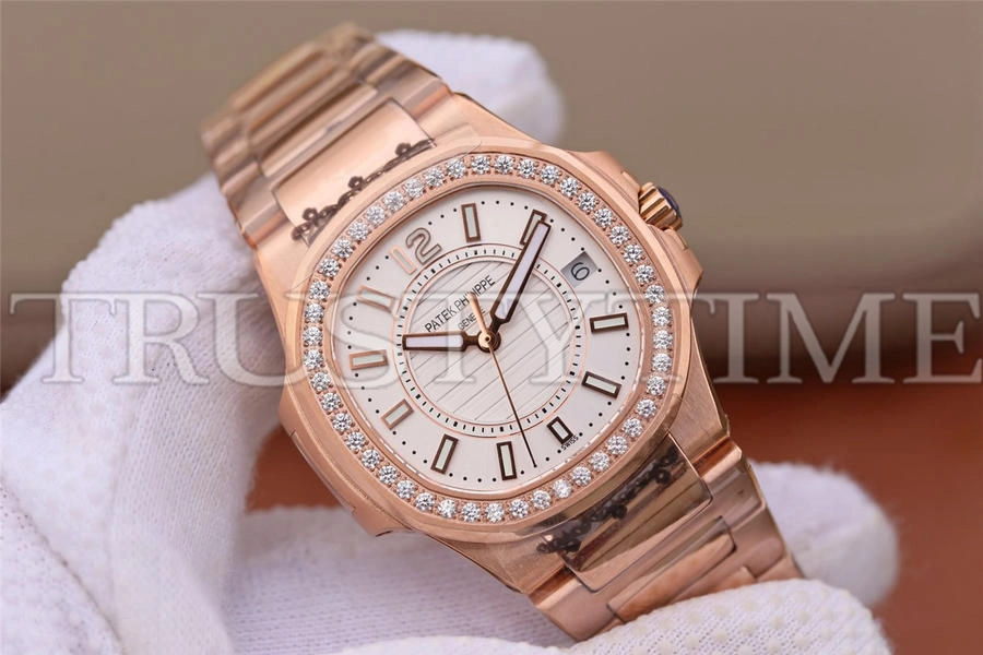 Копия часов Patek Philippe Nautilus Ladies 32mm 7010/1R-001