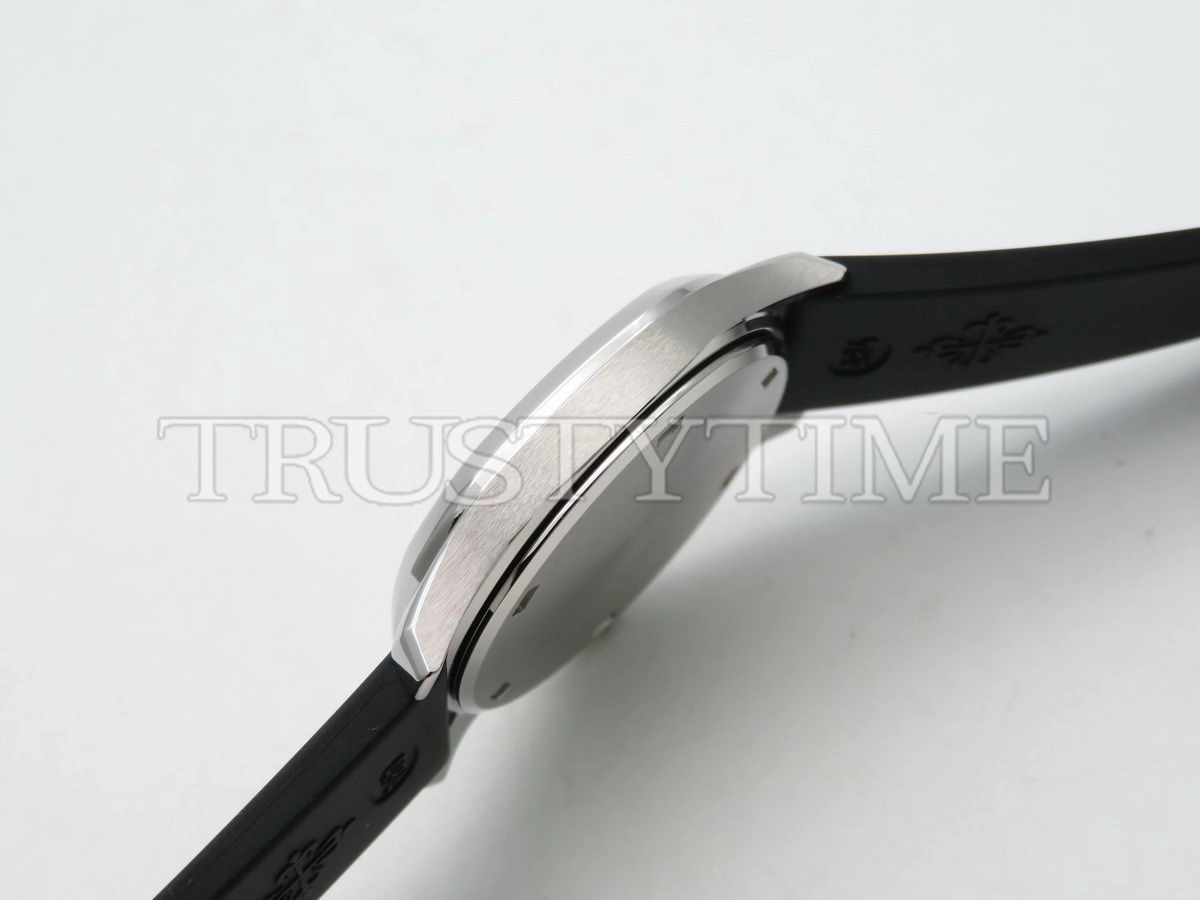 Копия часов Patek Philippe Aquanaut Quartz Ladies 35mm 5067A-001