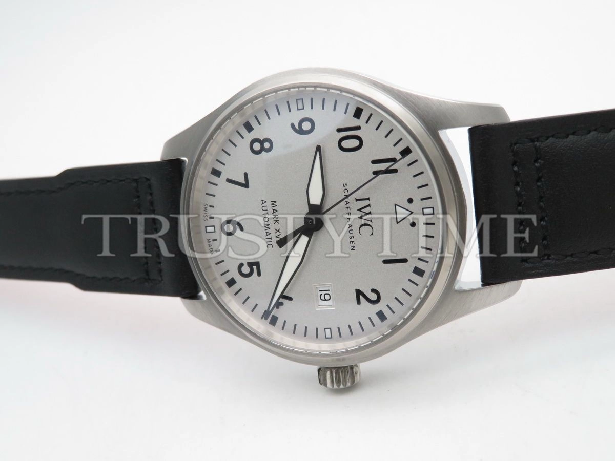 Копия часов IWC Pilot's Watch Mark XVIII 40mm IW327002