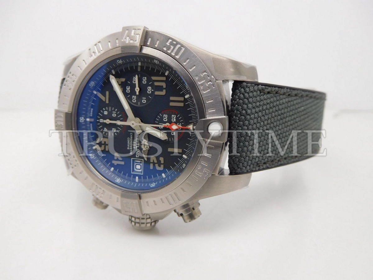 Копия часов Breitling Avenger Bandit Chronograph 45 A1338111/F564/109W/A20BA.1
