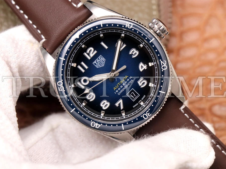 Копия часов Tag Heuer Autavia Isograph Calibre 5 42mm WBE5116.FC8266