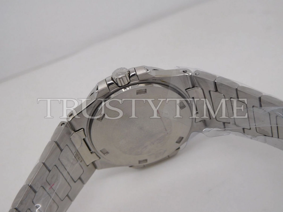 Копия часов Patek Philippe Nautilus Ladies 32mm 7010/1G-001