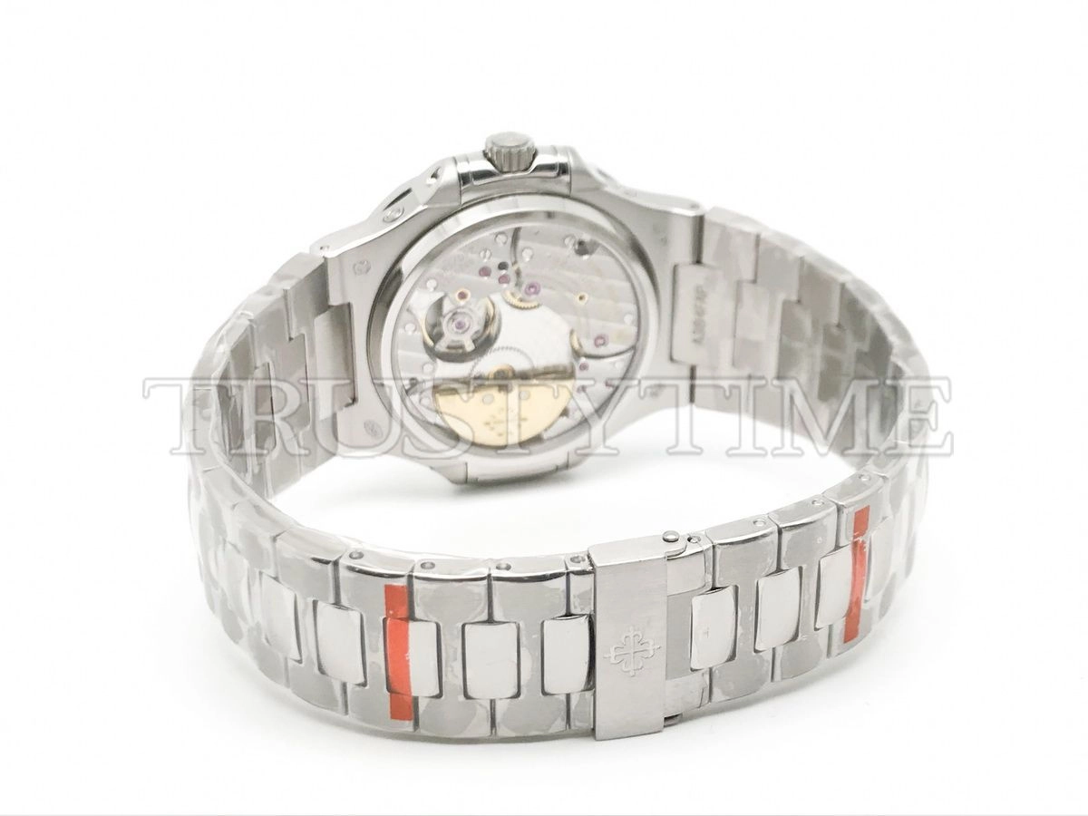 Копия часов Patek Philippe Nautilus Perpetual Calendar 40mm 5740/1G-001