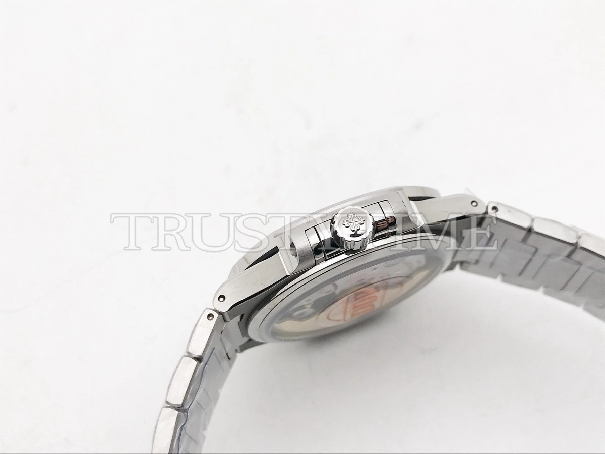 Копия часов Patek Philippe Nautilus Ladies 35mm 7118/1A-001 Арт.PP-0726