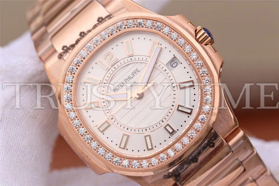 Копия часов Patek Philippe Nautilus Ladies 32mm 7010/1R-001