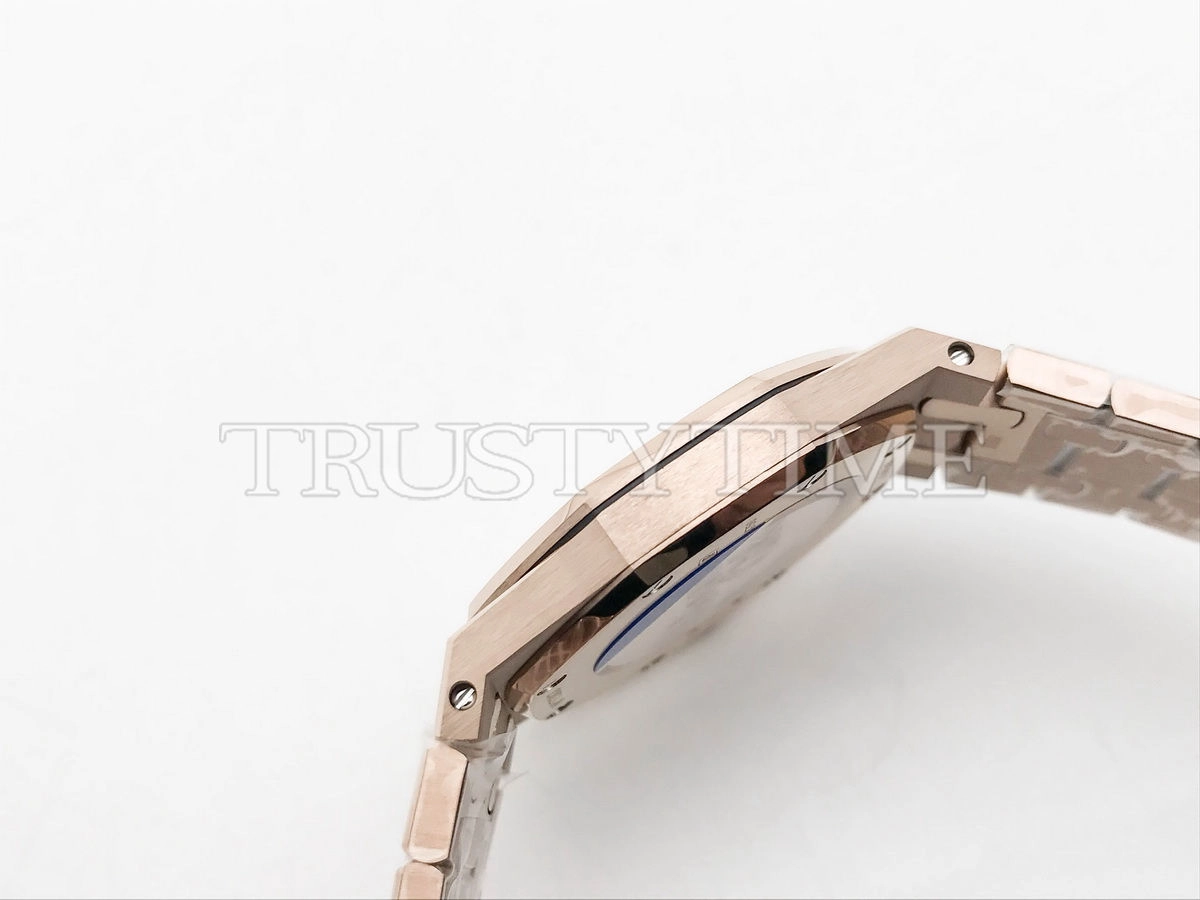 Копия часов Audemars Piguet Royal Oak Ladies 33mm 67651OR.ZZ.1261OR.03