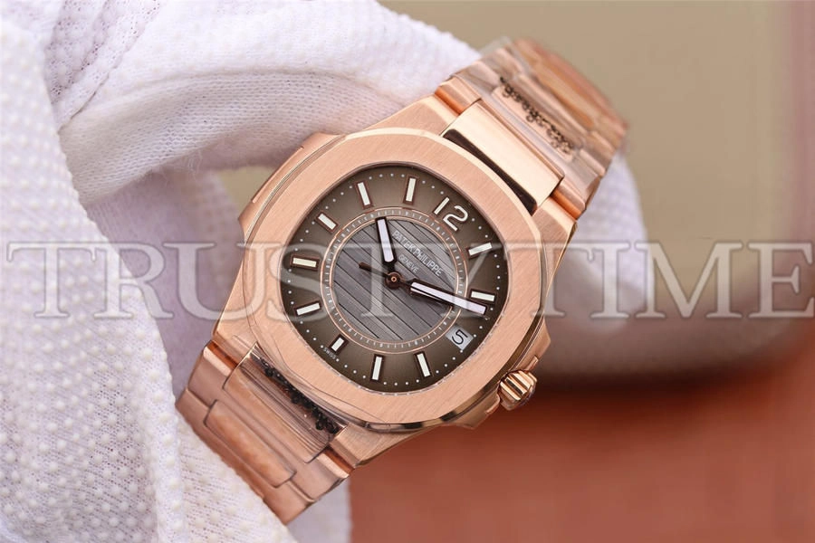 Копия часов Patek Philippe Nautilus Ladies 32mm 7011/1R-010