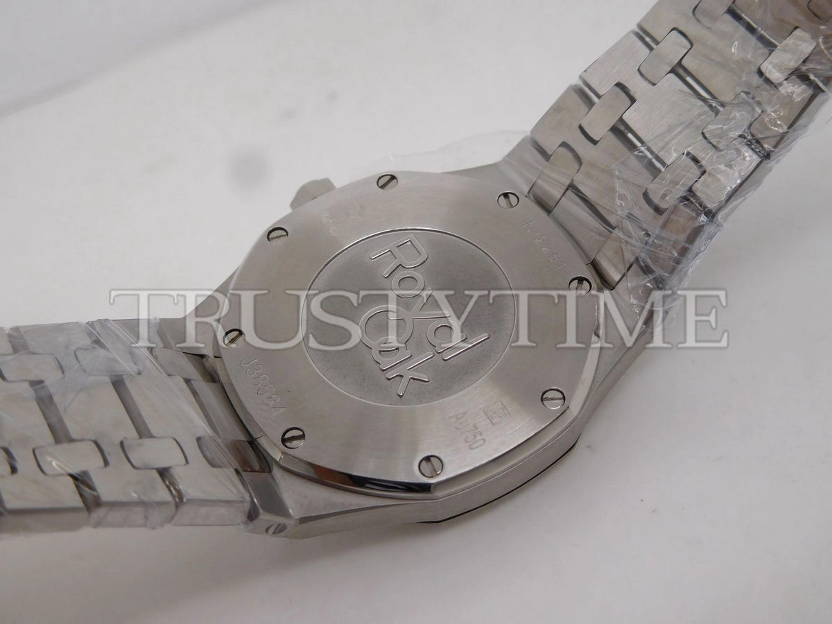 Копия часов Audemars Piguet Royal Oak Frosted 33mm 67653BC.GG.1263BC.01