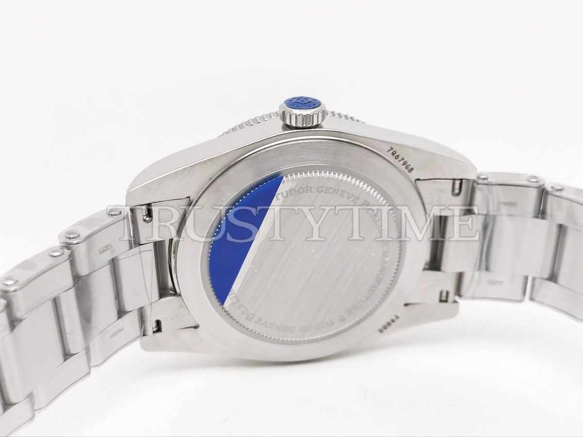 Копия часов Tudor Black Bay 54 37mm M79000B-0001