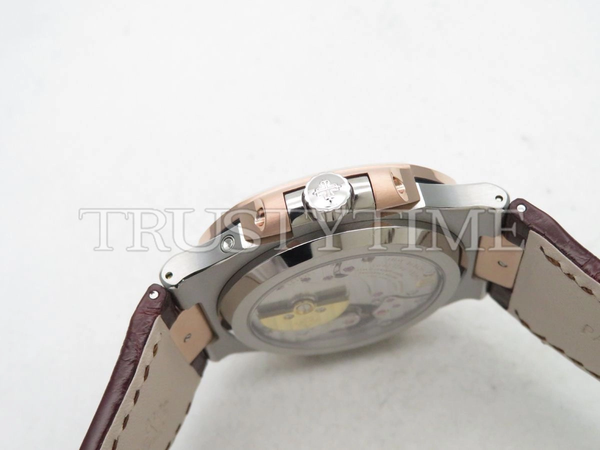Копия часов Patek Philippe Nautilus Power Reserve Moonphase 40mm 5712GR-001